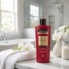 সুন্দর ও মসৃণ চুলের সাথে Tresemme Keratin Smooth Shampoo ব্যবহারকারী